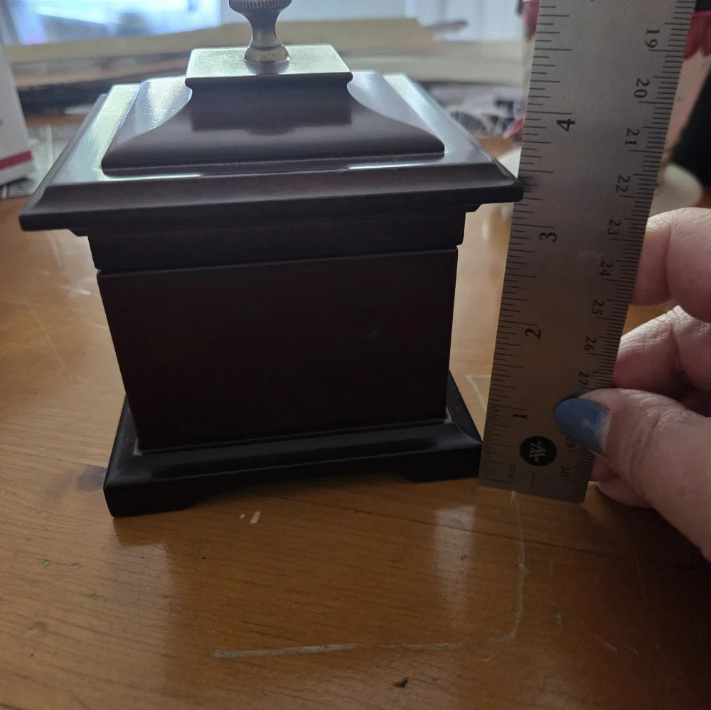 Bombay Company Mahogany Musical Ring Jewel Box